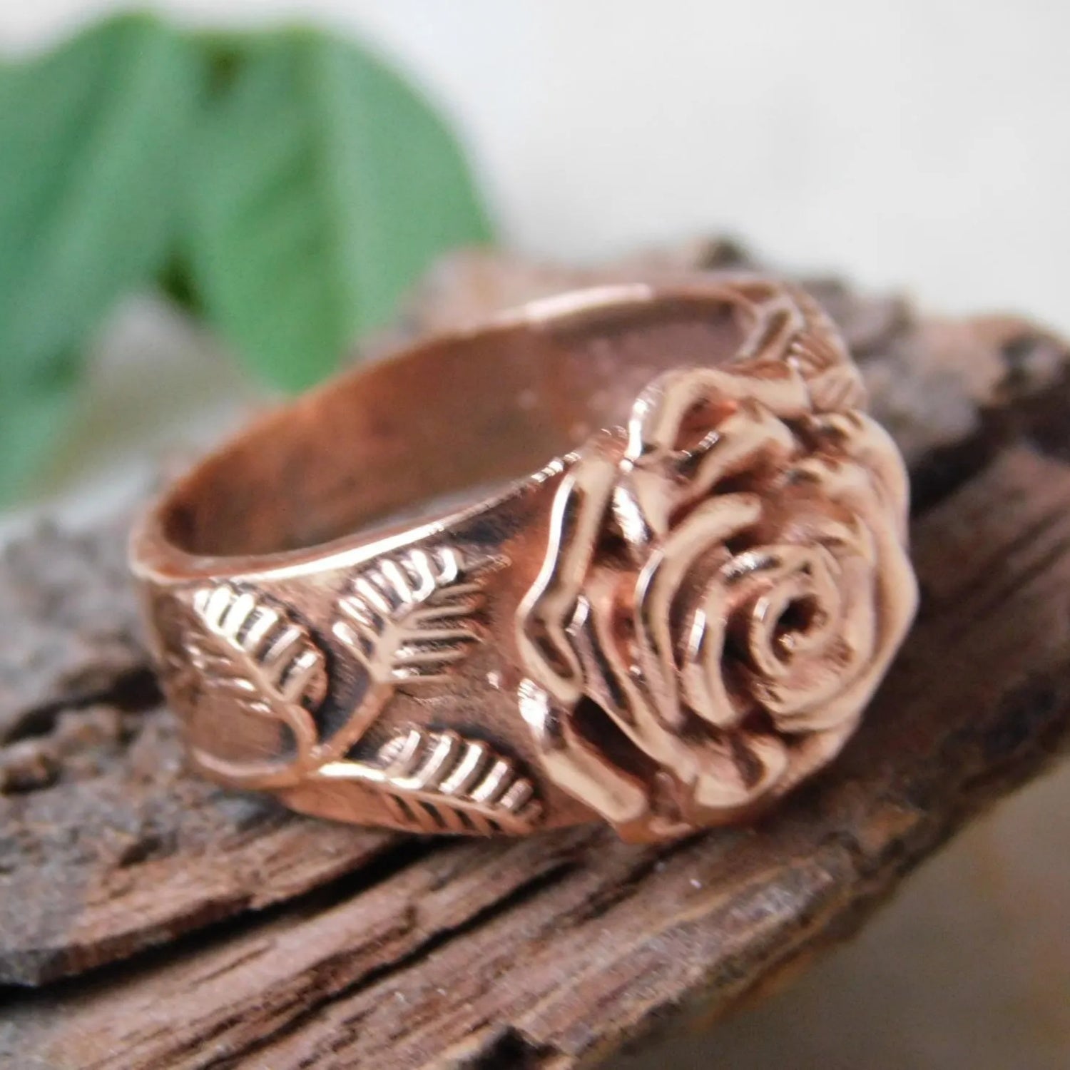 Vintage Three-dimensional Rose Relief Ring, Copper Color Niche Design, Sweet and Cool Daily Versatile Handmade Gift for Girls, Unique Gift, Perfect for Daily Wear, Travel, Celebrations, Anniversaries, Birthday Parties, Noble