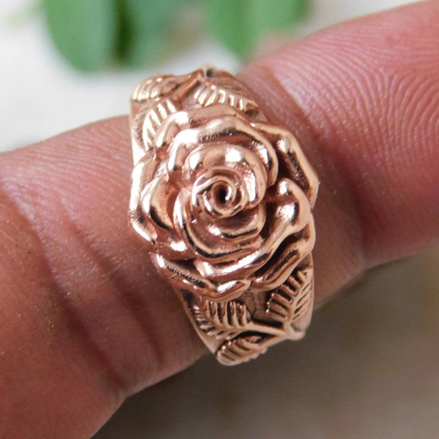 Vintage Three-dimensional Rose Relief Ring, Copper Color Niche Design, Sweet and Cool Daily Versatile Handmade Gift for Girls, Unique Gift, Perfect for Daily Wear, Travel, Celebrations, Anniversaries, Birthday Parties, Noble