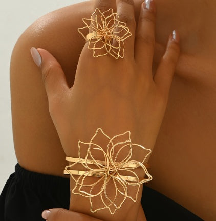 Elegant Geometric Lattice Flower Ring, Wedding Party