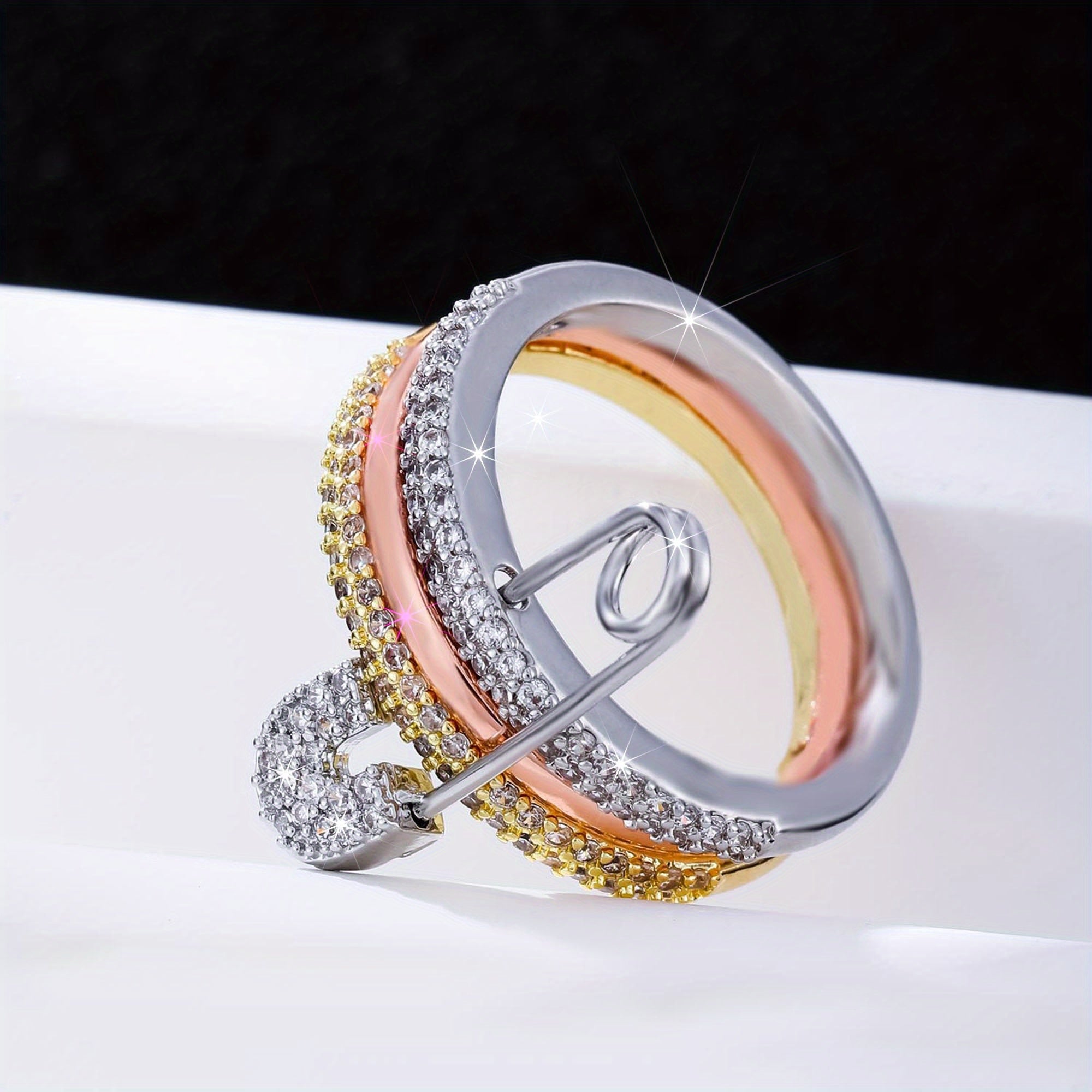 A Women's Fashionable and Unique Punk Hip-hop Style Ring with a Golden-tone Pin-shaped Copper Setting and Synthetic Synthetic Zirconia, Suitable for Daily Wear and as a Holiday Gift for Couples