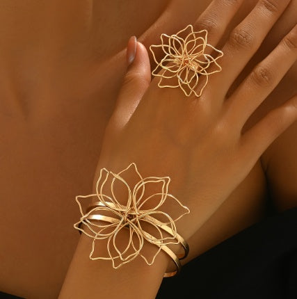 Elegant Geometric Lattice Flower Ring, Wedding Party