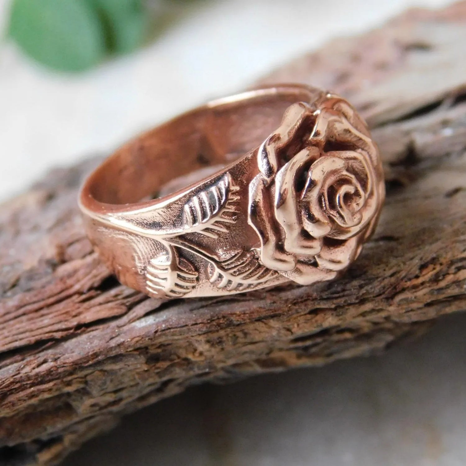 Vintage Three-dimensional Rose Relief Ring, Copper Color Niche Design, Sweet and Cool Daily Versatile Handmade Gift for Girls, Unique Gift, Perfect for Daily Wear, Travel, Celebrations, Anniversaries, Birthday Parties, Noble